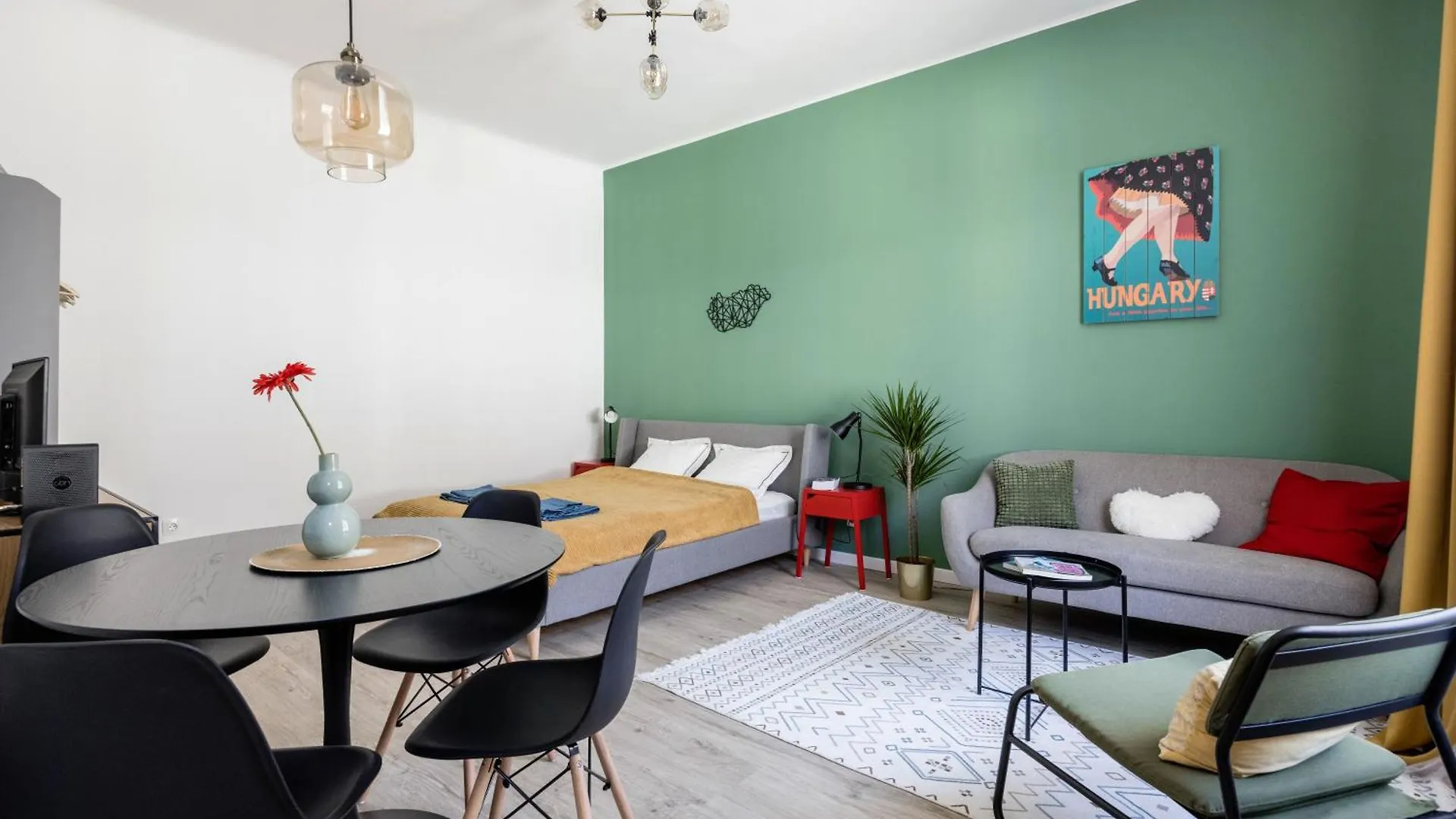 Stylish And Colourful Apartment In The City Centre Budapest
