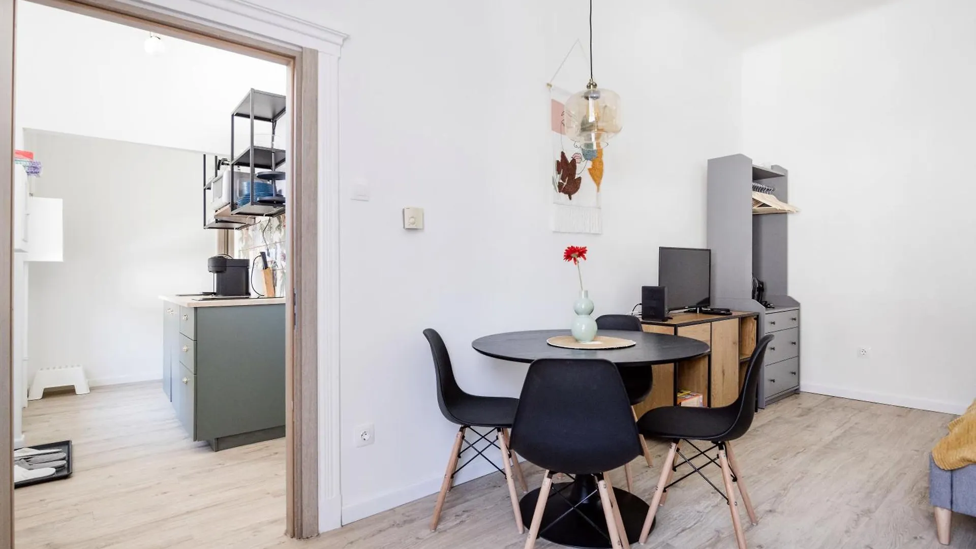 Stylish And Colourful Apartment In The City Centre Budapest