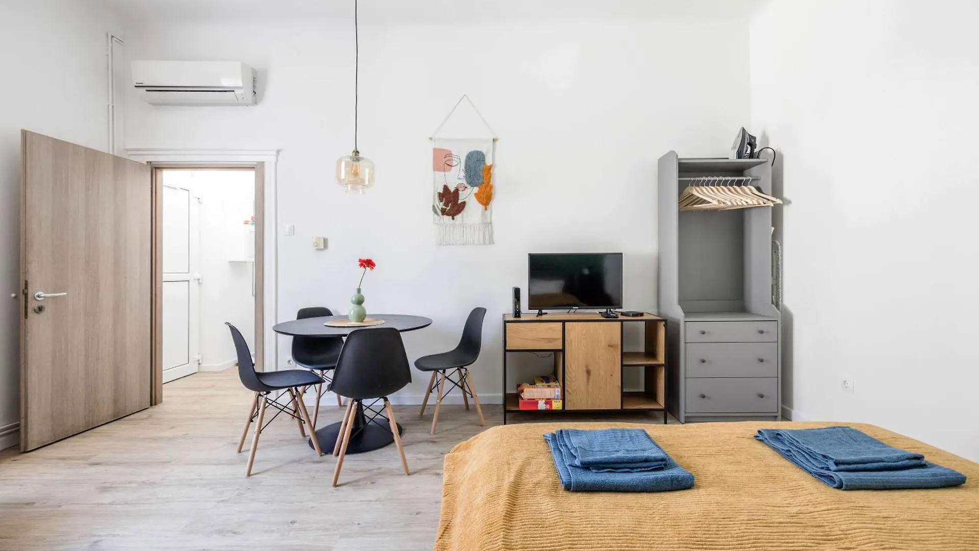 Stylish And Colourful Apartment In The City Centre Budapest Hungary