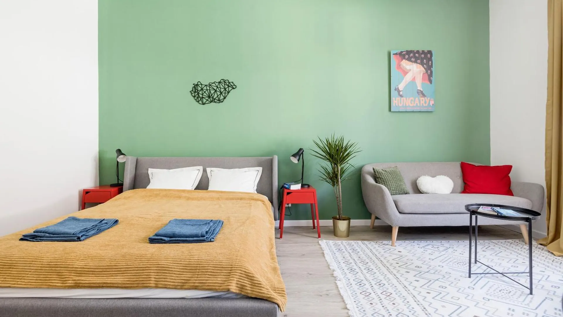 Stylish And Colourful Apartment In The City Centre Budapest