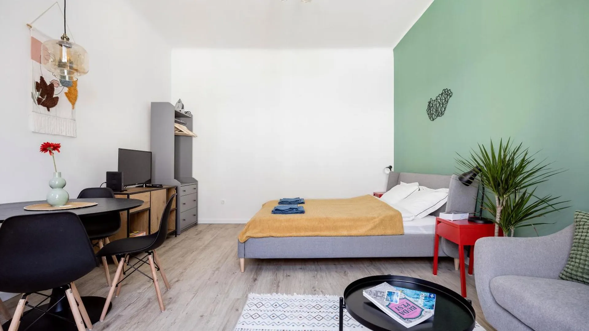 Stylish And Colourful Apartment In The City Centre Budapest 0*,