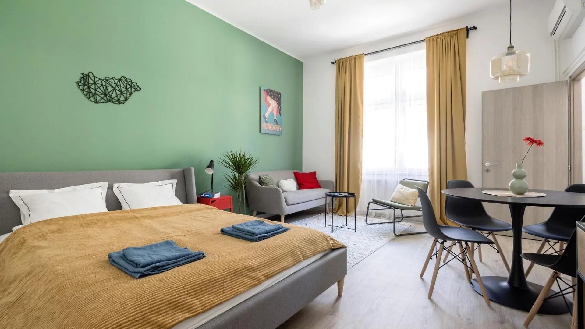 Stylish And Colourful Apartment In The City Centre Budapest